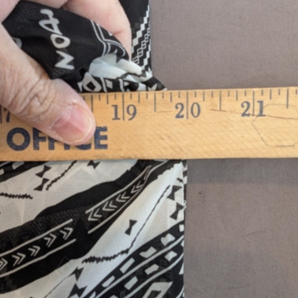 GeeGee size large sheer geometric tunic blouse in black/white - Picture 10 of 12
